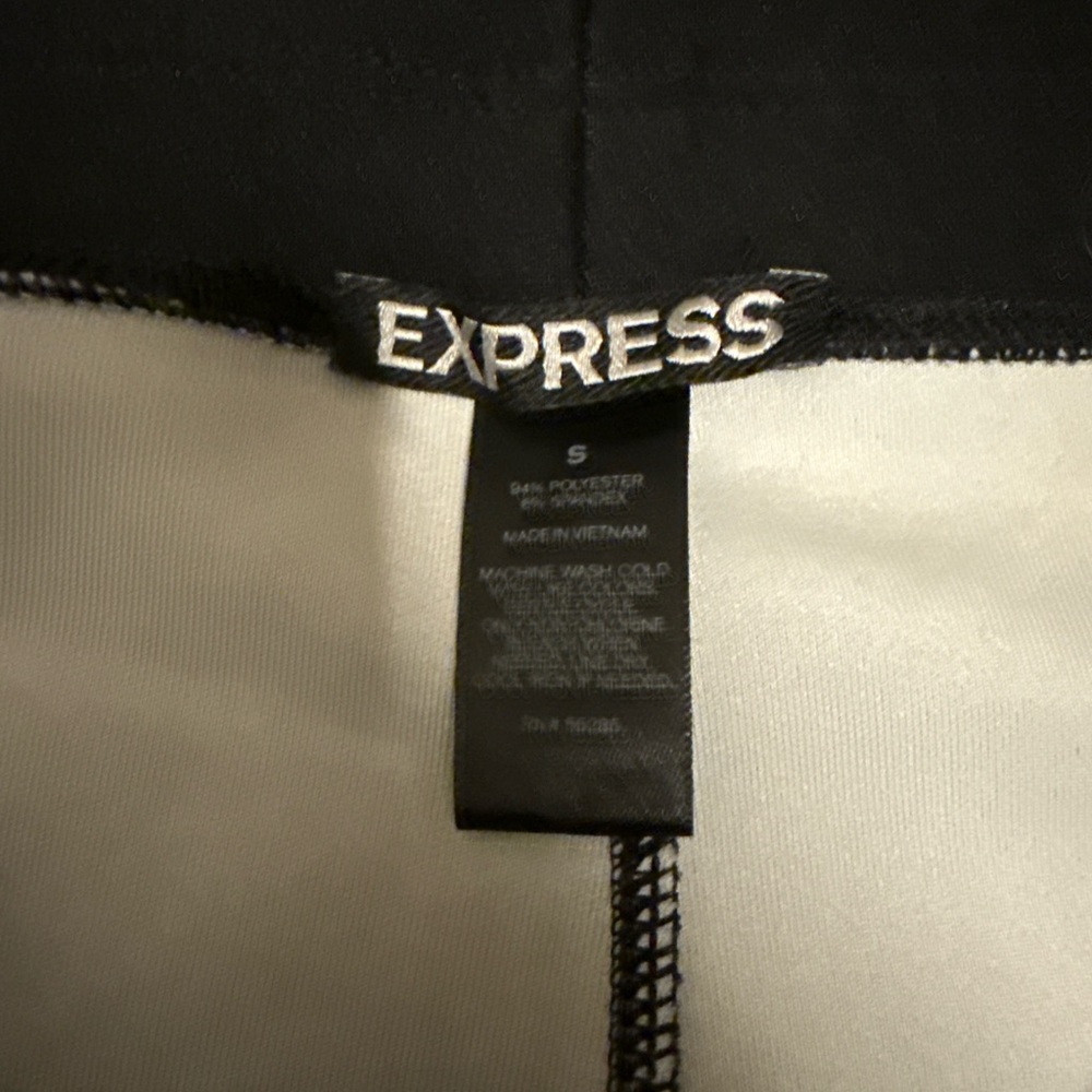 Express Black Leggings with Subtle Textured Pattern - Picture 4 of 4